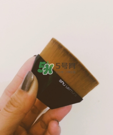 植村秀55魔術無痕刷怎么用？植村秀55號粉底刷怎么清洗