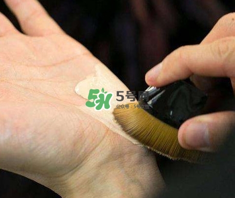植村秀55號(hào)粉底刷好用嗎？植村秀55零刷痕粉底刷怎么用