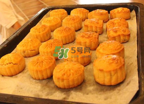 烤月餅用錫紙還是油紙？烤月餅是不是一定要墊錫紙？
