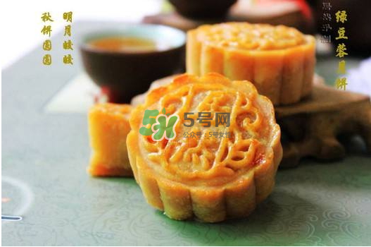 月餅烤裂了什么原因？月餅烤的時(shí)候?yàn)槭裁磿?huì)變形？