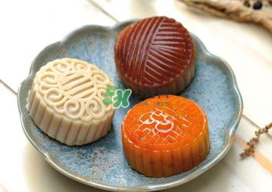 月餅烤裂了什么原因？月餅烤的時(shí)候?yàn)槭裁磿?huì)變形？