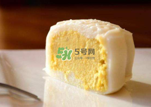 烤月餅刷蛋液還是蛋黃？月餅刷蛋液是全蛋液嗎？