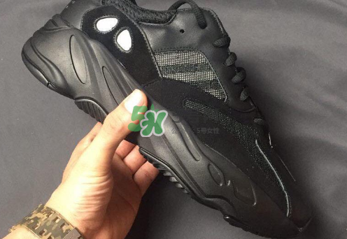yeezy boost 700黑白純色款什么時(shí)候發(fā)售？