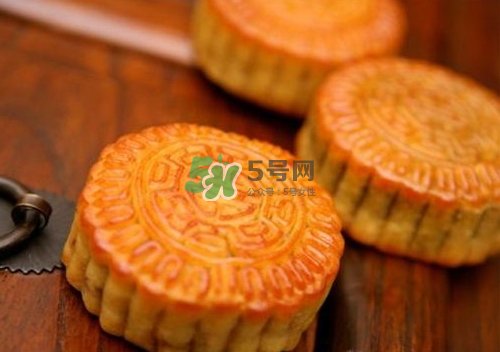 廣式月餅為什么硬？月餅皮發(fā)硬怎么辦？