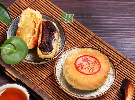 酥皮月餅烤多長時(shí)間？酥皮月餅水油面比例