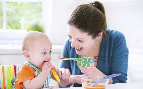 一歲后的寶寶如何喂養(yǎng)？寶寶喝牛奶好嗎？