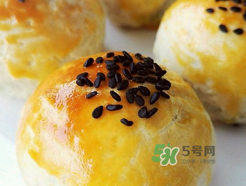 蛋黃酥為什么會(huì)開(kāi)裂？蛋黃酥開(kāi)裂原因