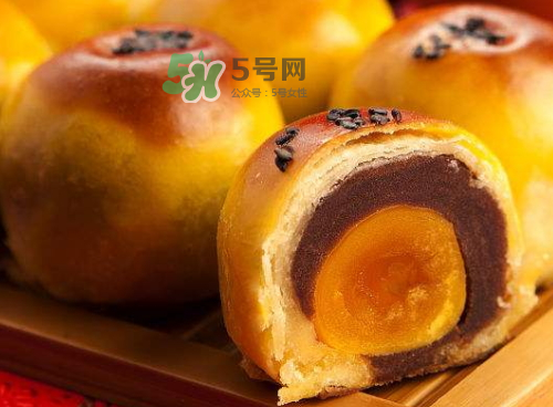 蛋黃酥烤多長(zhǎng)時(shí)間最好？蛋黃酥烤多久？