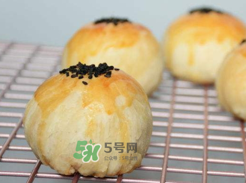蛋黃酥烤多長(zhǎng)時(shí)間最好？蛋黃酥烤多久？