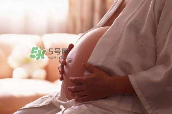 孕晚期肚子有規(guī)律的跳動是胎動嗎？