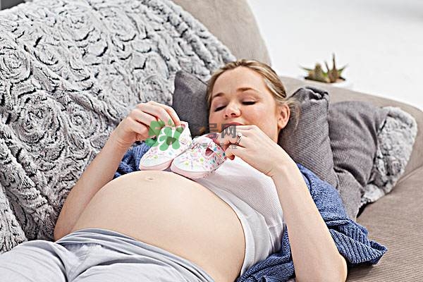 孕晚期肚子有規(guī)律的跳動是胎動嗎？