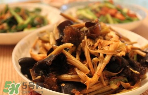 黃花菜為什么苦？黃花菜為什么要曬干