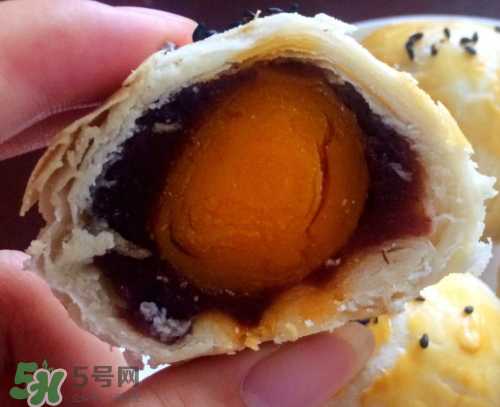 蛋黃酥可以用熟蛋黃嗎？蛋黃酥用什么蛋黃好？