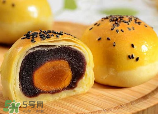 蛋黃酥可以用熟蛋黃嗎？蛋黃酥用什么蛋黃好？