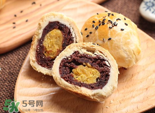 蛋黃酥可以用熟蛋黃嗎？蛋黃酥用什么蛋黃好？