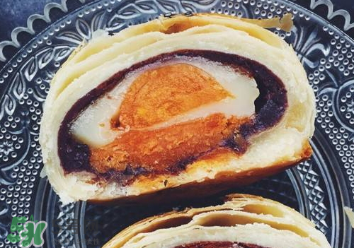 為什么蛋黃酥的皮很硬？蛋黃酥油皮太硬怎么辦？
