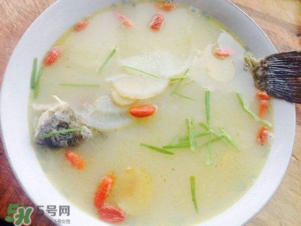 鯽魚湯怎么去腥味？鯽魚湯熬多長時間最好？