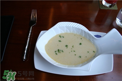 鯽魚湯怎么去腥味？鯽魚湯熬多長時間最好？