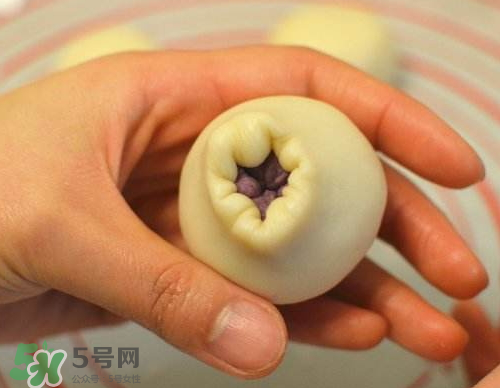 蛋黃酥油皮怎么揉出膜？蛋黃酥油皮不出膜怎么辦？