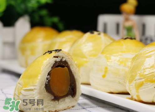 蛋黃酥可以用微波爐烤嗎？微波爐可以做蛋黃酥嗎？