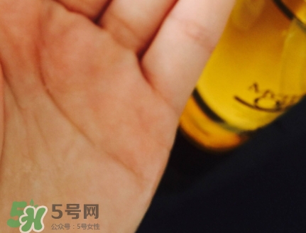 歐萊雅護(hù)發(fā)精油哪款好？歐萊雅護(hù)發(fā)精油和愛茉莉精油對比