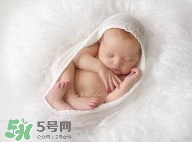 剪臍帶時寶寶會不會疼？剪臍帶寶寶疼嗎？