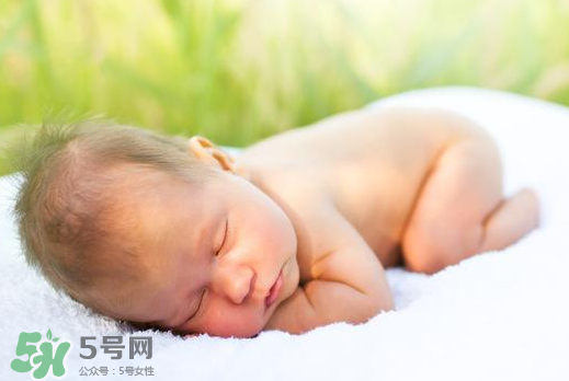 寶寶曬太陽(yáng)后出濕疹正常嗎？寶寶曬太陽(yáng)會(huì)出濕疹嗎？