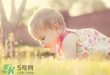寶寶曬太陽(yáng)后出濕疹正常嗎？寶寶曬太陽(yáng)會(huì)出濕疹嗎？