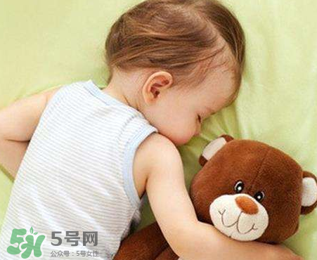 怎么樣培養(yǎng)寶寶自己入睡？怎么樣培養(yǎng)寶寶整夜睡覺？