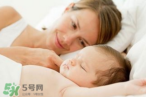 新生寶寶怎么抱？新生寶寶可以豎著抱嗎？