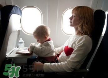 兩個月的寶寶可以坐飛機嗎？兩個月的寶寶坐飛機要買票嗎？
