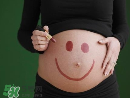 妊娠紋什么時候變白？妊娠紋產(chǎn)品什么時候用？