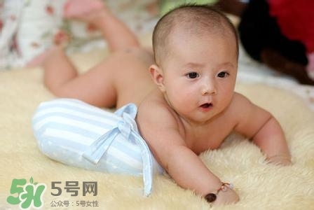 剛出生的寶寶要注意什么？剛出生的寶寶要準備哪些東西？