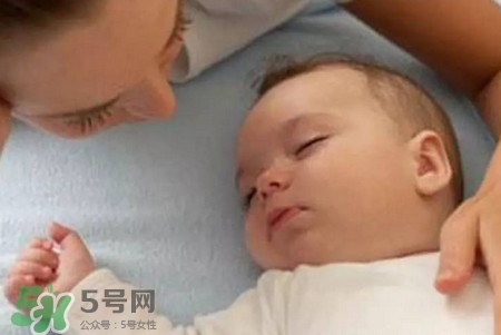 寶寶驚跳反應(yīng)什么時(shí)候消失？寶寶驚跳反射太頻繁怎么辦？