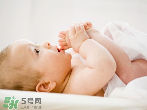 剛出生的寶寶要注意什么？剛出生的寶寶要準備哪些東西？