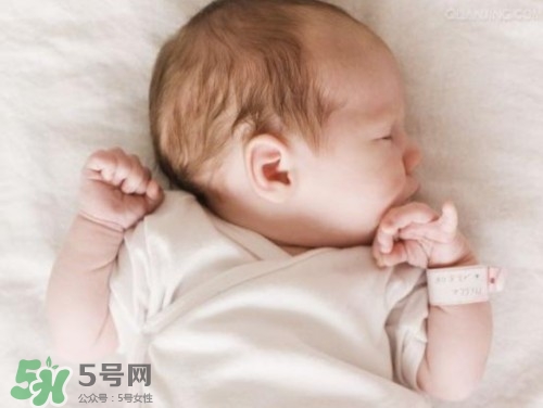寶寶驚跳反應(yīng)什么時(shí)候消失？寶寶驚跳反射太頻繁怎么辦？