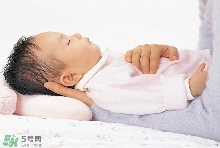 新生寶寶怎么抱？新生寶寶可以豎著抱嗎？