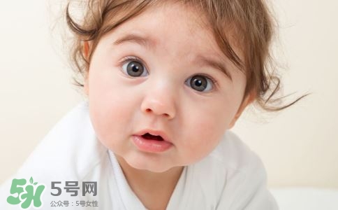 新生兒吐奶是什么原因？新生兒吐奶從鼻子出來(lái)怎么回事？