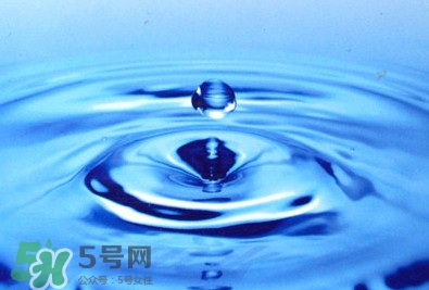 國家飲用水標準是什么？飲用水和礦泉水的區(qū)別