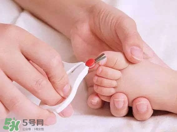 未滿(mǎn)月的寶寶可以剪指甲嗎？寶寶多久剪一次指甲？