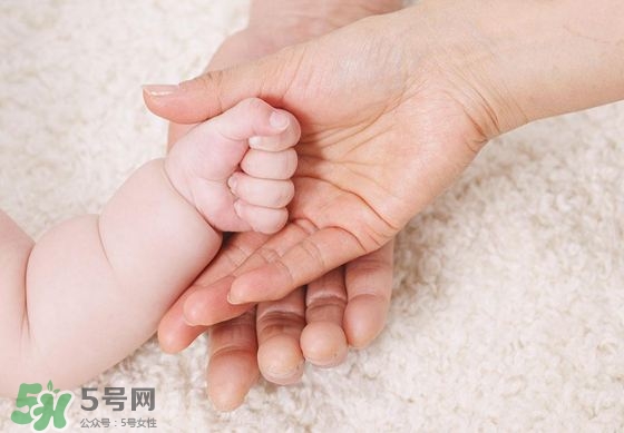 未滿(mǎn)月的寶寶可以剪指甲嗎？寶寶多久剪一次指甲？