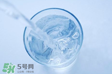 凈化水可以養(yǎng)魚嗎？?jī)艋梢詻_奶粉嗎