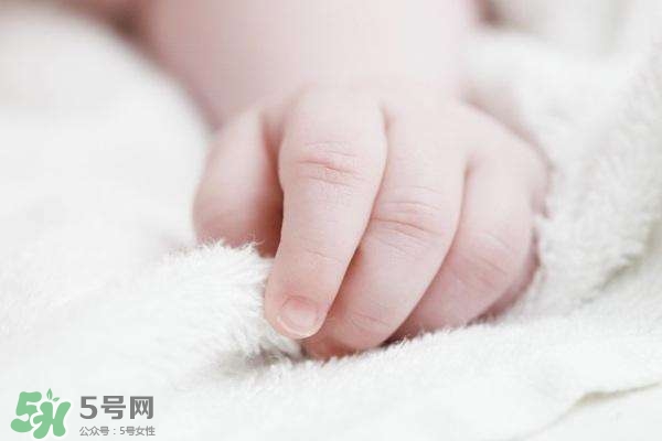 未滿(mǎn)月的寶寶可以剪指甲嗎？寶寶多久剪一次指甲？