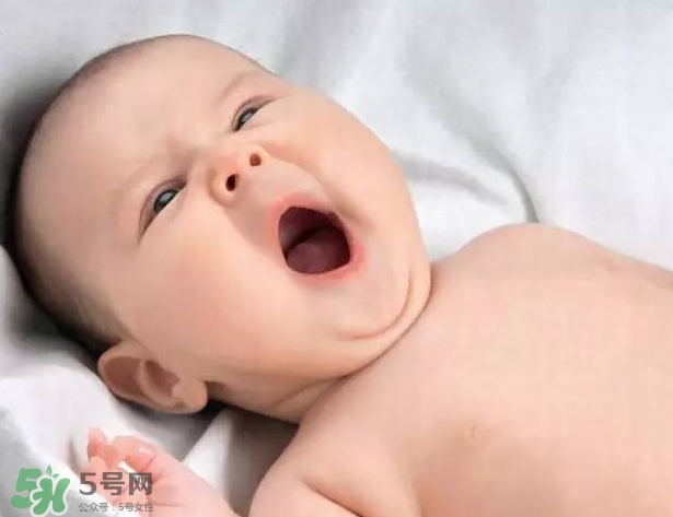 寶寶晚上哭鬧是怎么回事？寶寶晚上哭鬧不睡覺怎么辦？