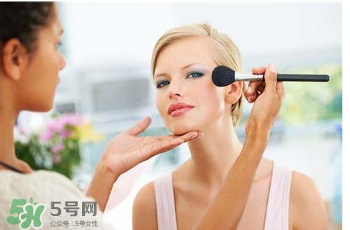 哺乳期可以化妝嗎？哺乳期化妝對寶寶有影響嗎？