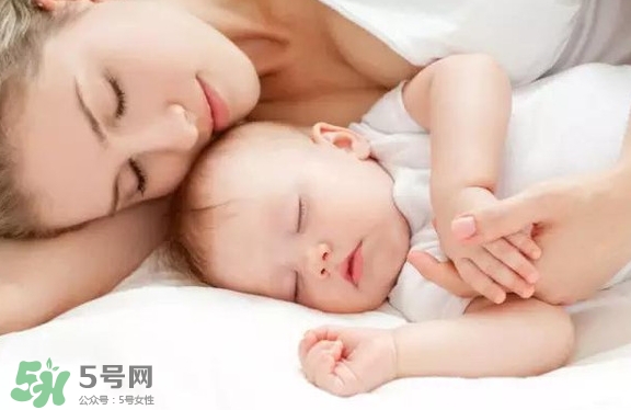 怎么哄寶寶入睡？哄寶寶睡覺的方法