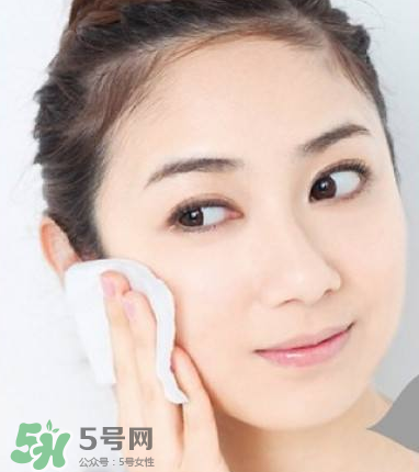 光擦保濕型化妝水就能有效保濕?怎樣正確的使用化妝水？