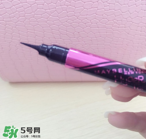 美寶蓮眼線液筆怎么樣？美寶蓮眼線液筆暈染嗎？