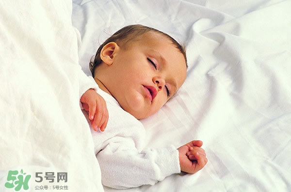 寶寶睡覺搖頭怎么回事？寶寶睡覺搖頭是缺鈣嗎？