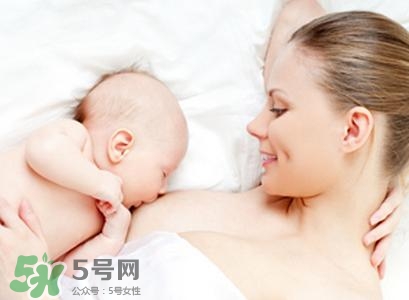 寶寶睡覺(jué)吃奶好嗎？寶寶睡覺(jué)吃奶怎么辦？